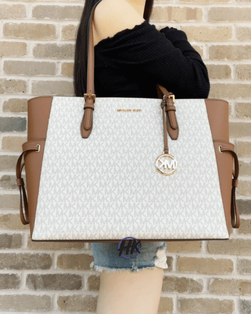 Shop First Copy Michae-l Kors Voyager Tote Handbags Online